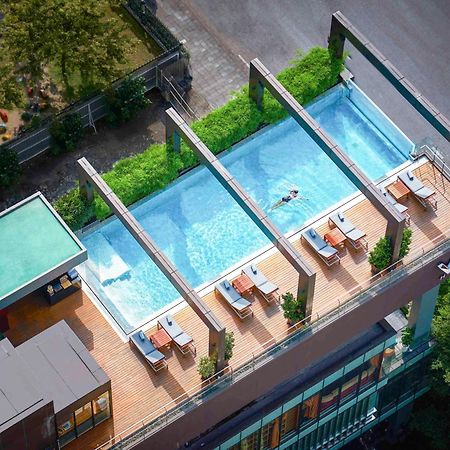 Vie Hotel Bangkok, Mgallery Exterior foto The rooftop pool at the hotel