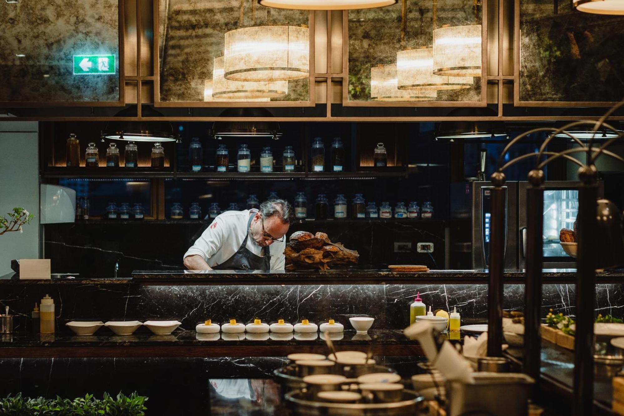 Vie Hotel Bangkok, Mgallery Exterior foto Chef preparing food at the restaurant