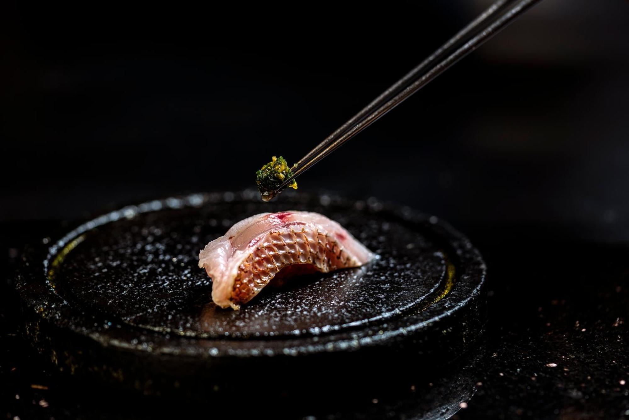 Vie Hotel Bangkok, Mgallery Exterior foto A piece of sushi being seasoned with shichimi tōgarashi