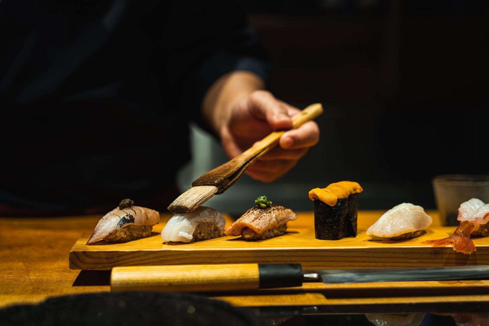 Vie Hotel Bangkok, Mgallery Exterior foto Chef preparing sushi